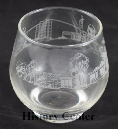 Achduth Vesholom Dedication Commemorative Glass