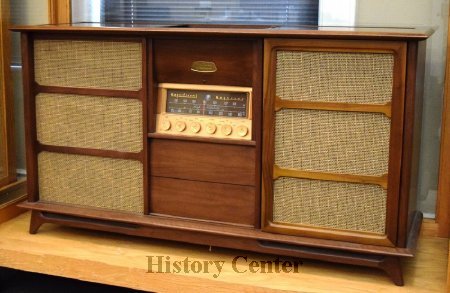 Magnavox Phonograph-Radio Console